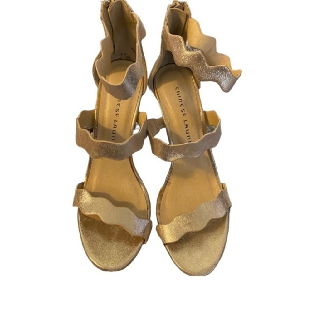 Chinese Laundry size 6M strep shoes gold